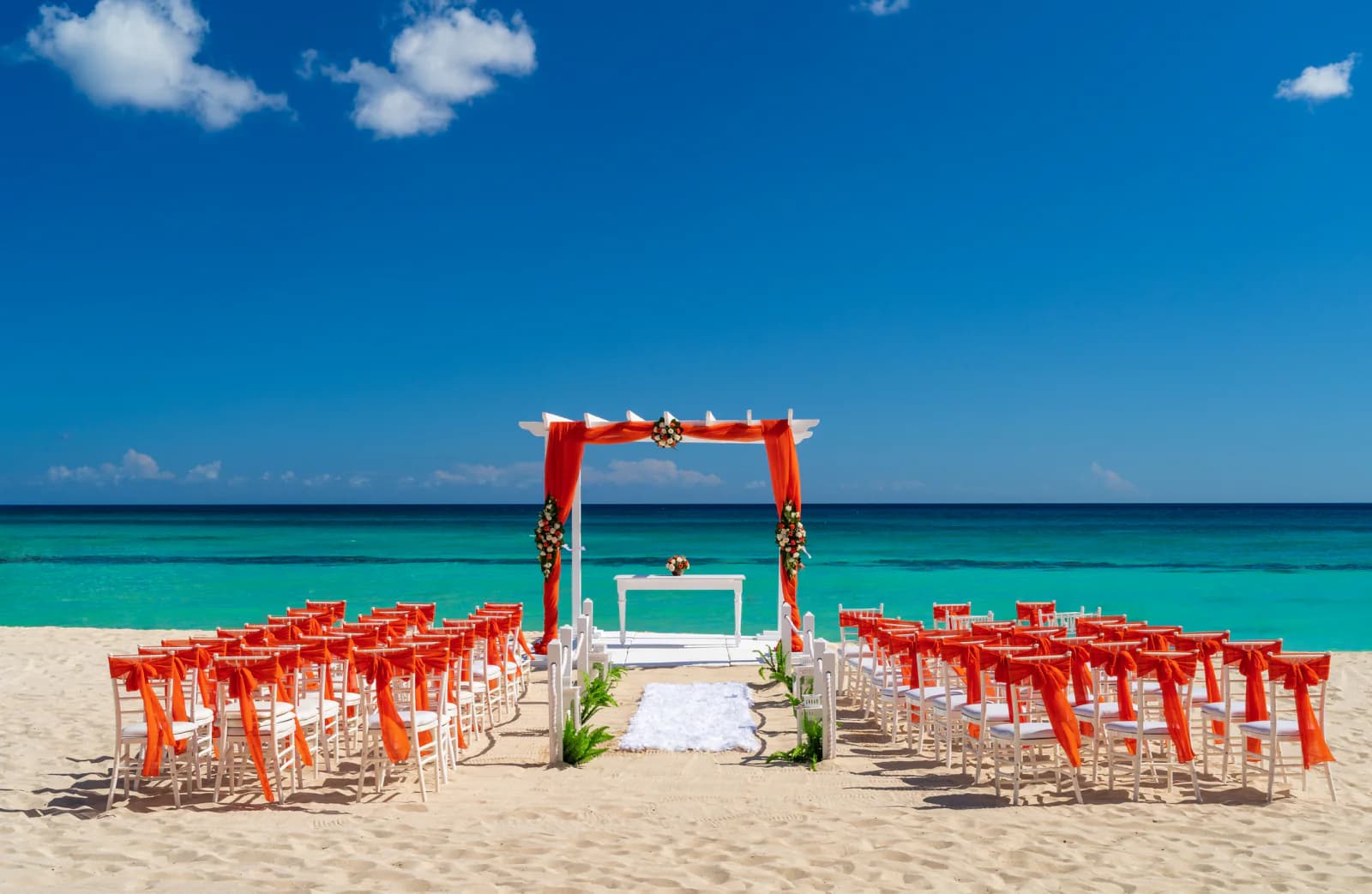 An oceanfront wedding setting at Sinclairs Bayview